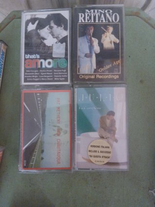 Valigetta pelle 17 musicassette vintage