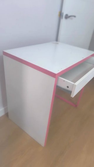 Escritorio Ikea Blanco y Rosa