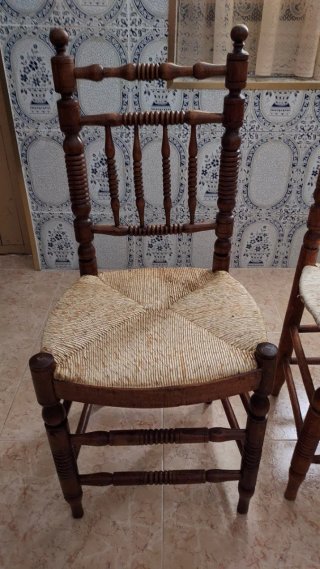 Juego de 3 sillas torneadas de anea