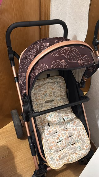 Passeggino per neonati con design moderno