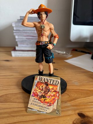 Figura Ace Portgas D. con carta Wanted