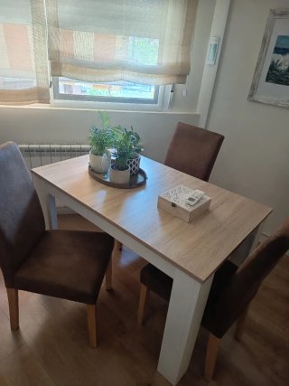 Mesa comedor extensible y 3 sillas