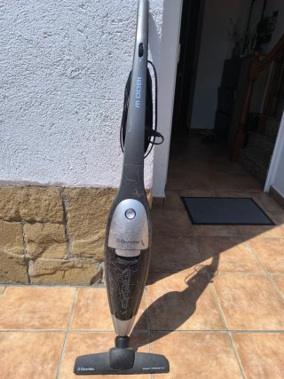 Aspirador Electrolux 1800W Silent Momento