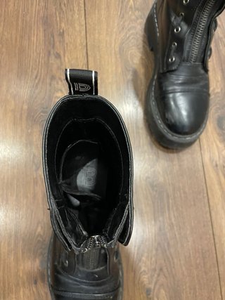 Botas negras con cremallera y plataforma DrMartens