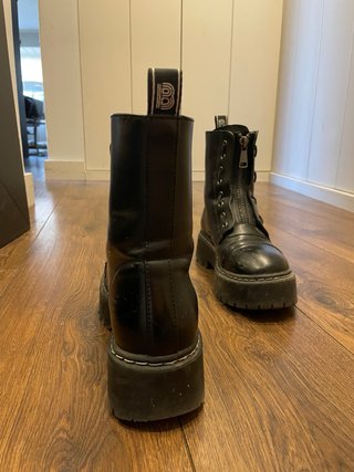 Botas negras con cremallera y plataforma DrMartens