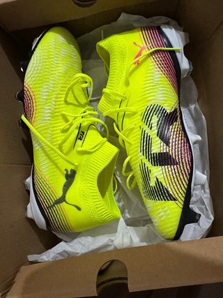 Botas de fútbol Puma amarillas y negras
