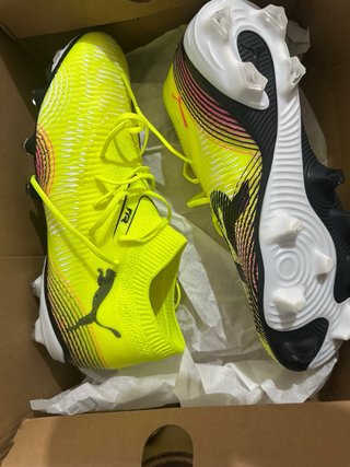 Botas de fútbol Puma amarillas y negras