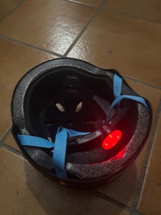 Casco EcoXtrem con luz trasera LED