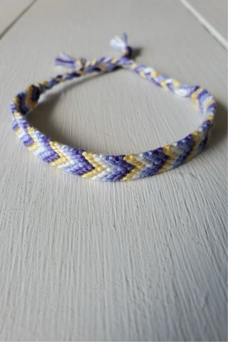 Pulsera de hilo trenzado