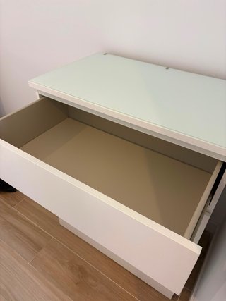 Cómoda MALM IKEA 4 cajones + cristal