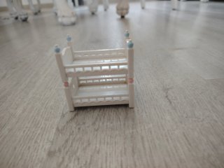 2 Gatitos Sylvanian con 2 Camitas
