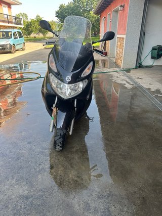 Suzuki Burgman 125 Negra