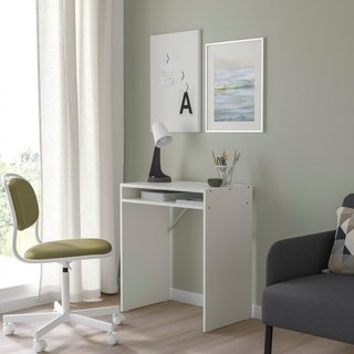Escritorio y Silla Ikea Blancos en Sagrada familia