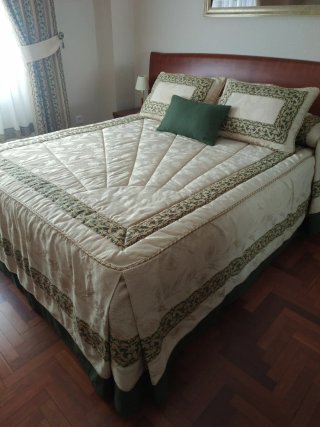 Dormitorio completo: cortinas y lámparas