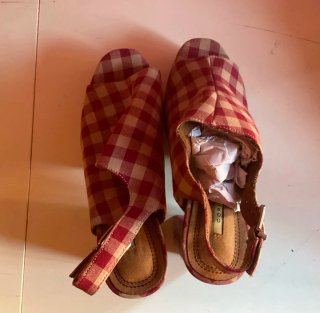 Sandalias de tacón con plataforma a cuadros