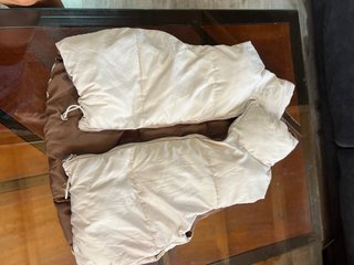 Chaleco reversible beige y marrón