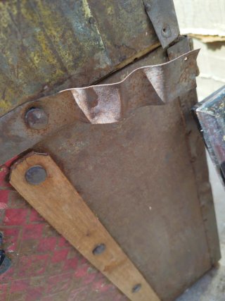Baúl antiguo madera y metal