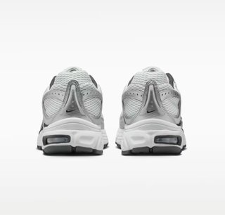 Zapatillas Nike Plata y Blanco