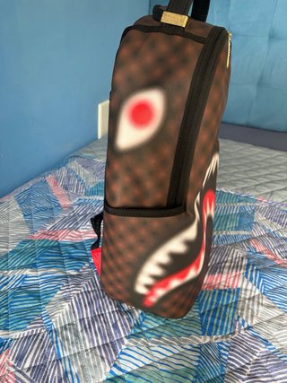 Zaino Sprayground con stampa squalo