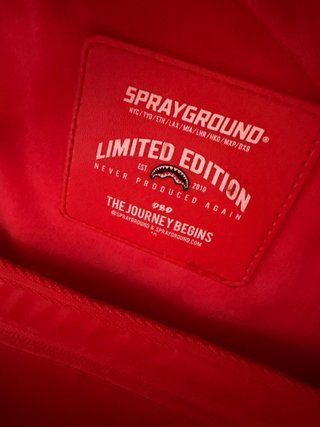 Zaino Sprayground con stampa squalo