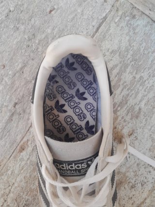 Adidas Spezial Beige y Negro