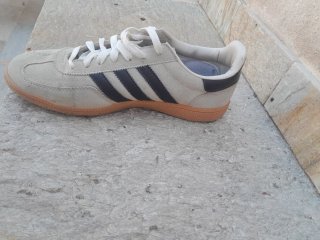 Adidas Spezial Beige y Negro