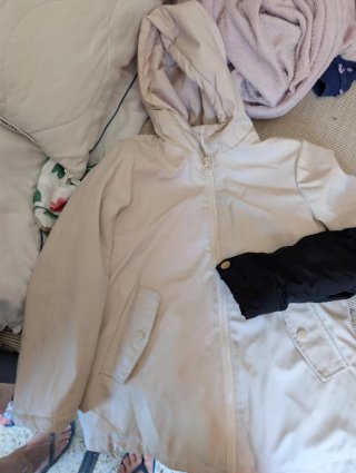 Dos abrigos de niña, lo vendo los dos por 10 euros