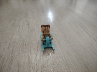 Gatito Sylvanian con columpio