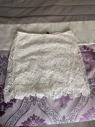 Falda corta encaje blanca talla 36/38