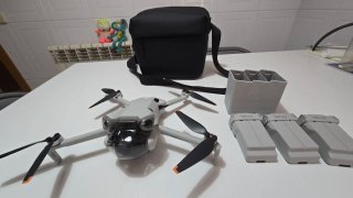 DJI Mini 4 Pro Fly More Combo Drone, con mando RC2