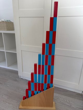 Barras Montessori azules y rojas con base