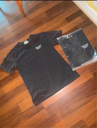 Camiseta Gallery Dept. Negra
