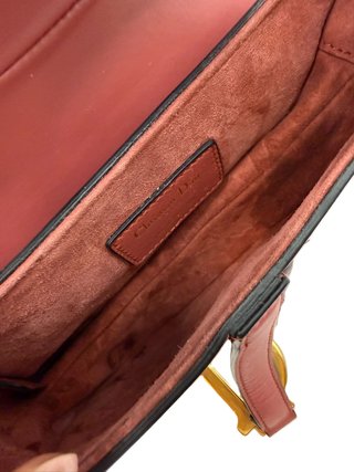 Bolso Christian Dior Mini Saddle Dorado Rojo
