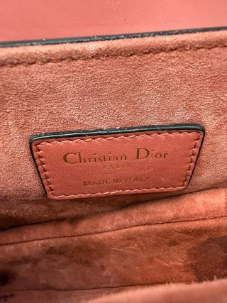 Bolso Christian Dior Mini Saddle Dorado Rojo