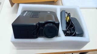 Proyector LED pequeño compacto