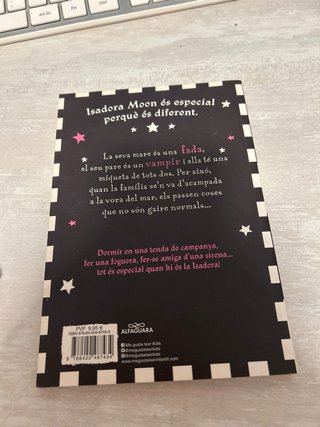 La Isadora Moon se'n va d'excursió