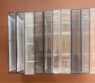 Lote de 10 cajas para casetes de audio.