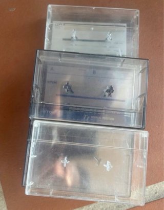 Lote de 10 cajas para casetes de audio.