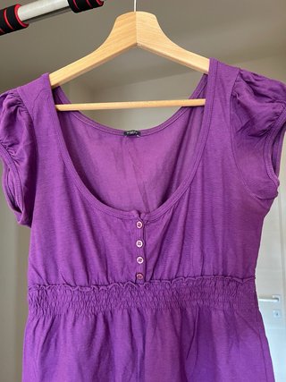 Maglia viola con bottoncini