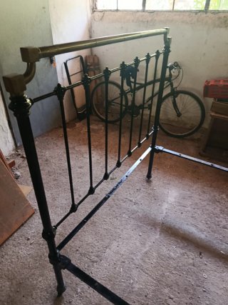 Cama forja y latón oro