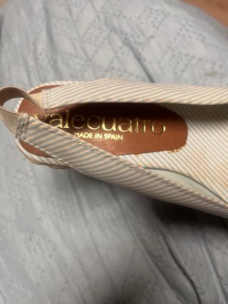 Sandalias cuña mujer beige y marrón