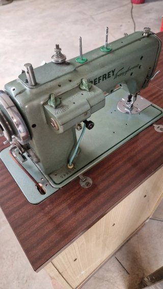 Máquina de coser Refrey Transforma