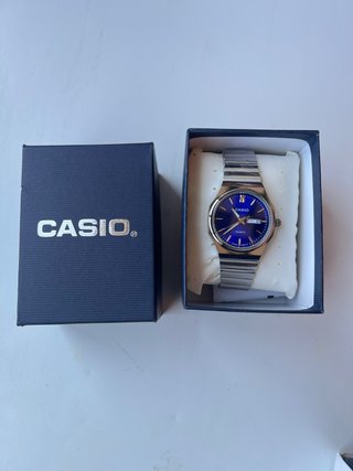 Reloj Casio Azul y Plateado
