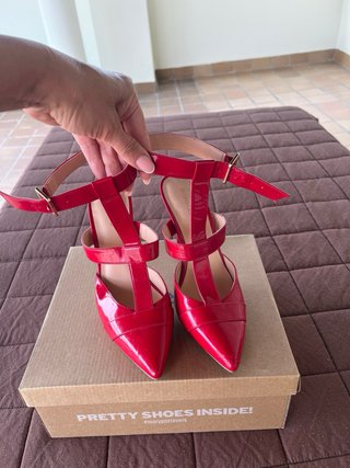 Zapatos rojos de tacón