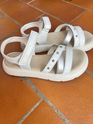 Sandalias Geox Blancas y Plateadas