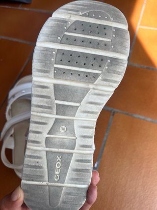 Sandalias Geox Blancas y Plateadas
