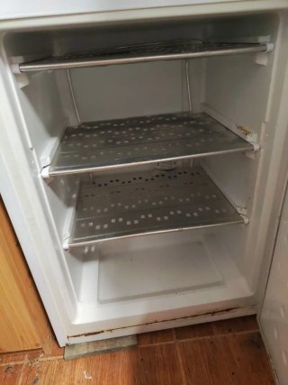 Frigorifero bianco Ecron con congelatore inferiore