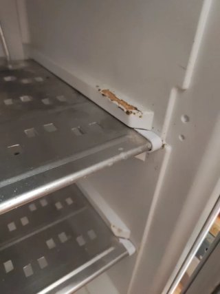Frigorifero bianco Ecron con congelatore inferiore