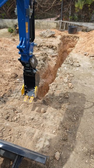 Trabajos con miniexcavadora en jaen
