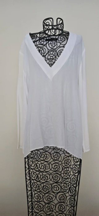 Blusa blanca de manga larga de Zara